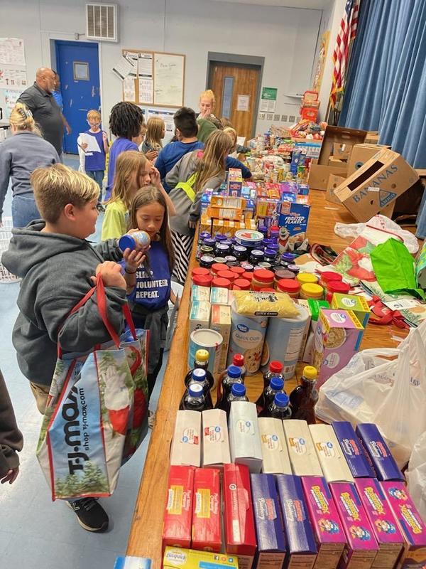 Students packing donated Thanksgiving items